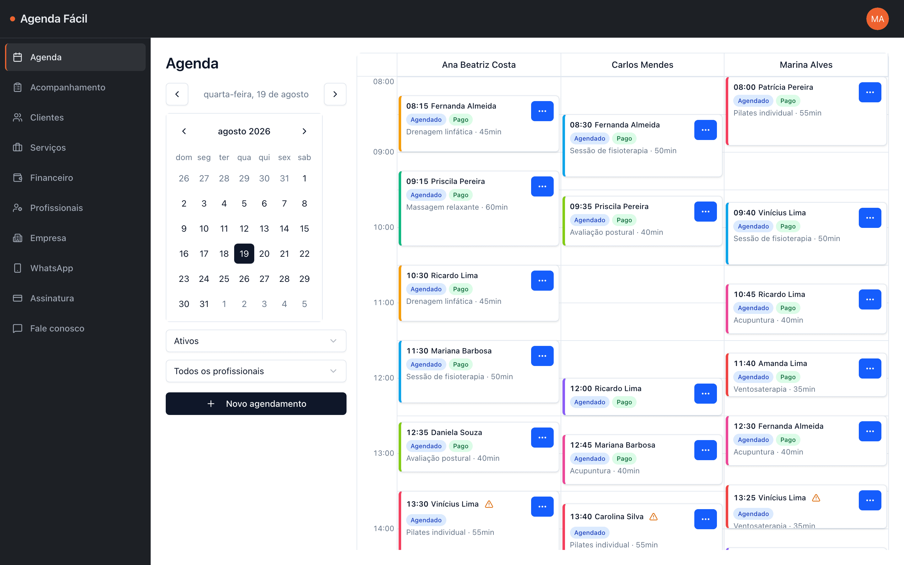 Agenda do dia com uma coluna por profissional e atendimentos coloridos por serviço
