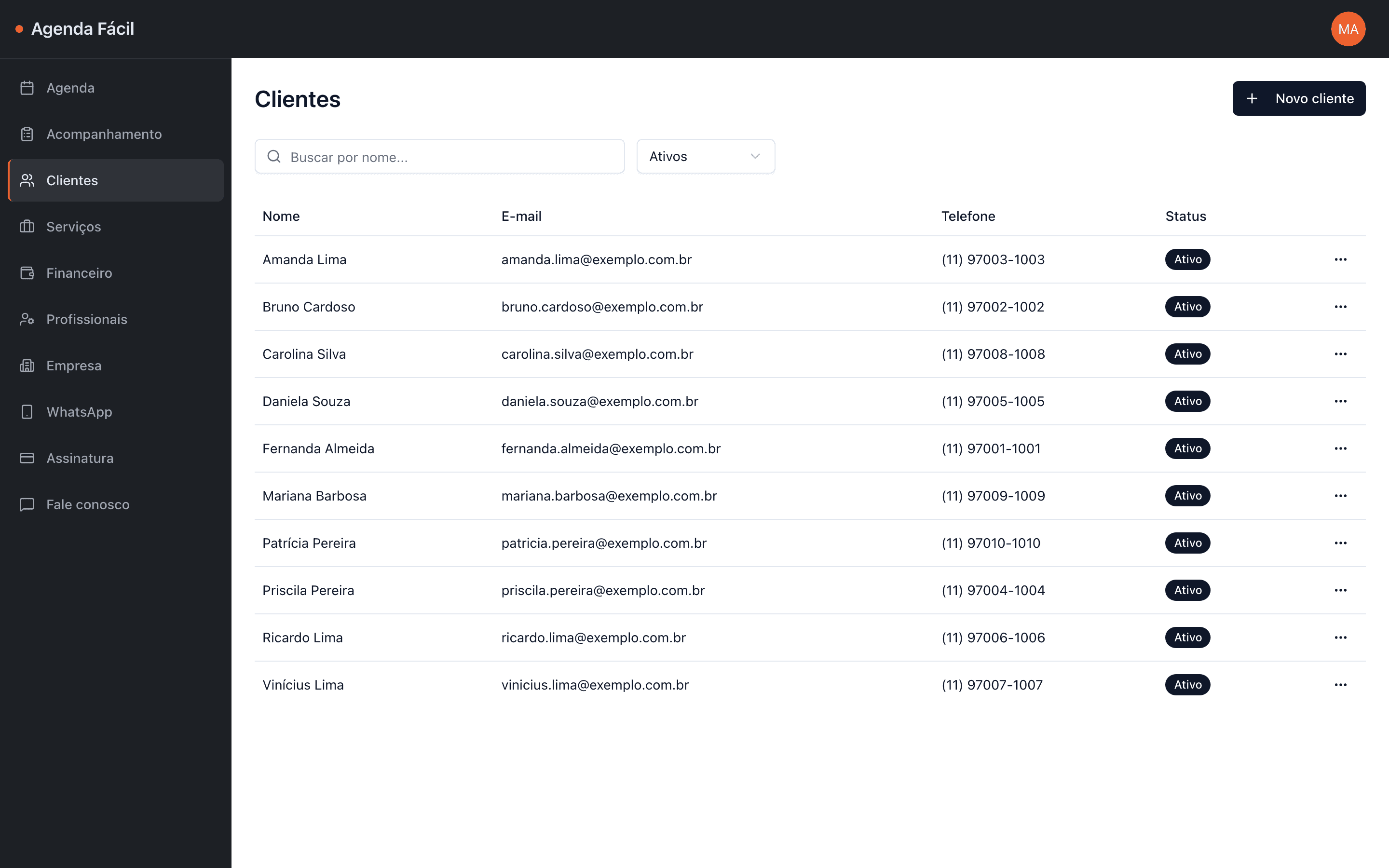 Lista de clientes com busca por nome, telefone e e-mail